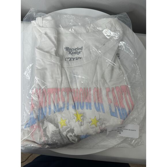 NWT Recycled Karma Kiss Greatest Show on Earth T-Shirt Sz M - Picture 5 of 5